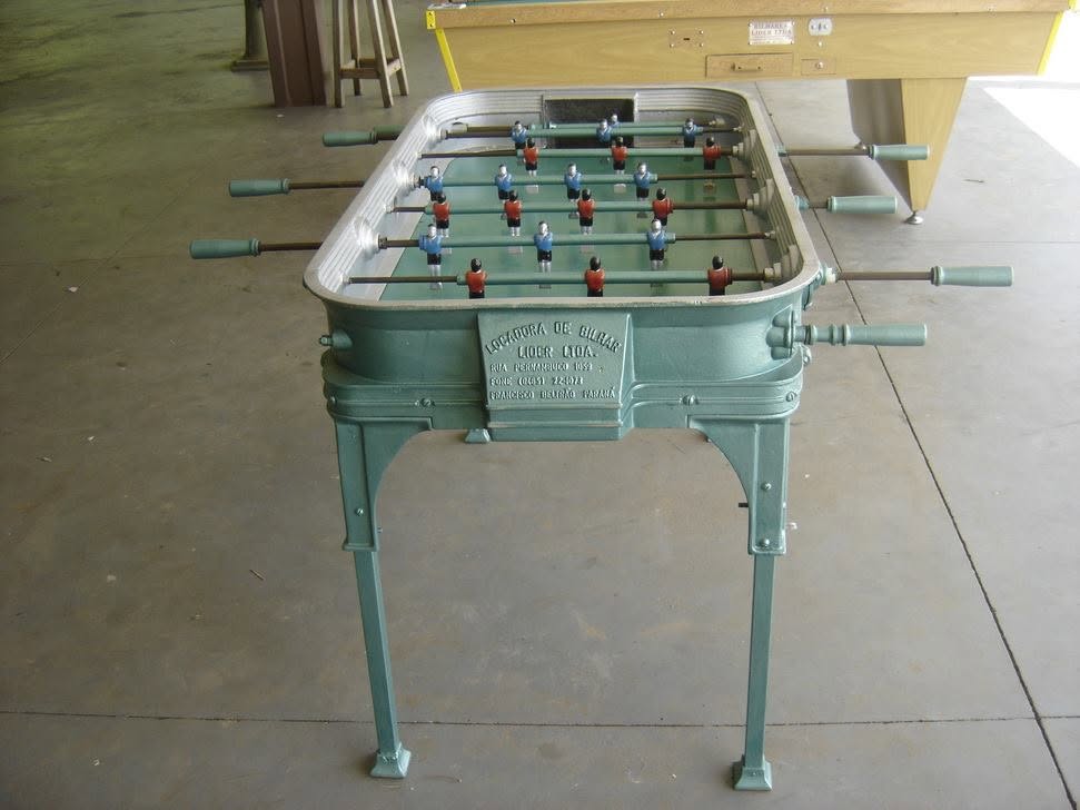 Mesa de pebolim na área de recreação
